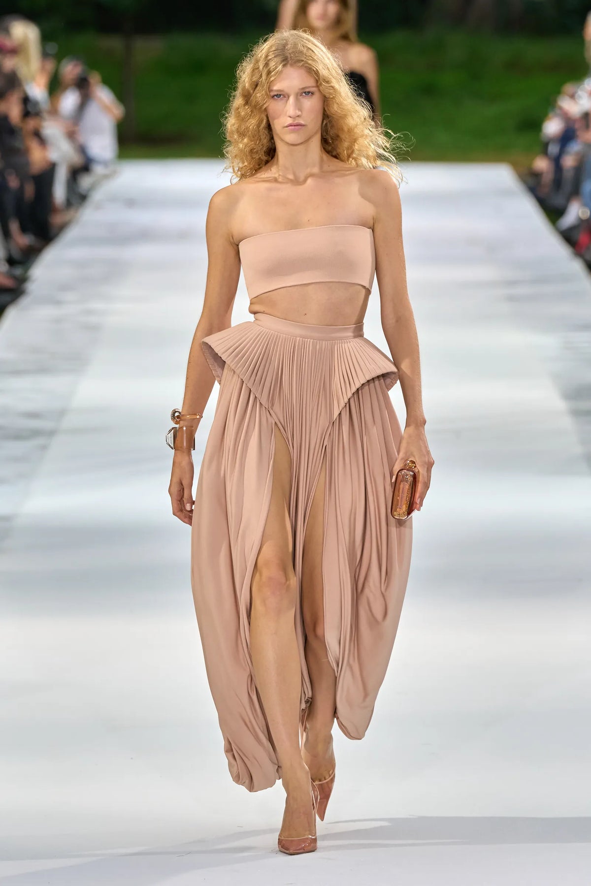 Paris Fashion Week 2026: le tendenze donna Primavera/Estate 2027 da scoprire