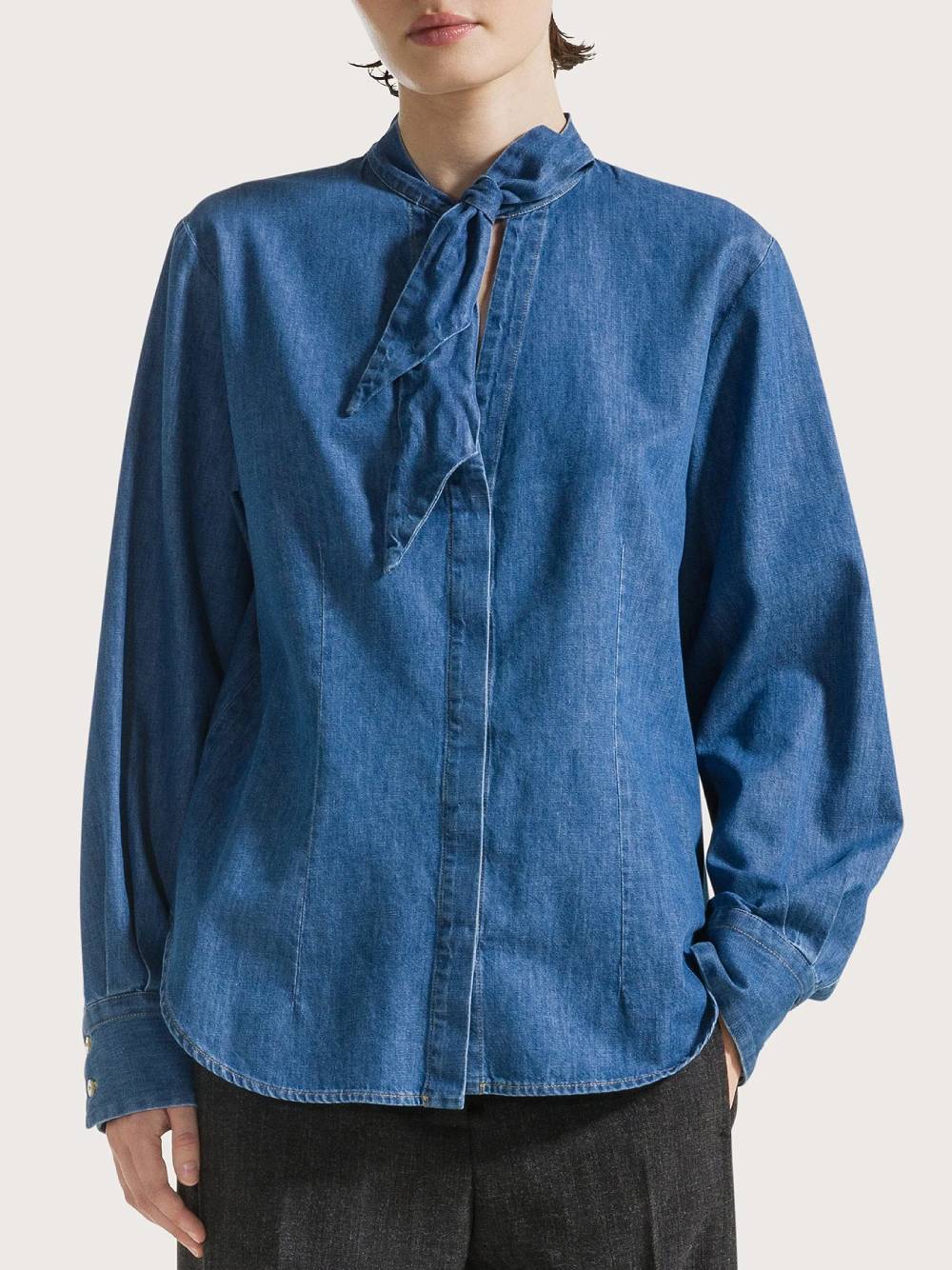 19.70 Camicia in cotone effetto denim con fiocco