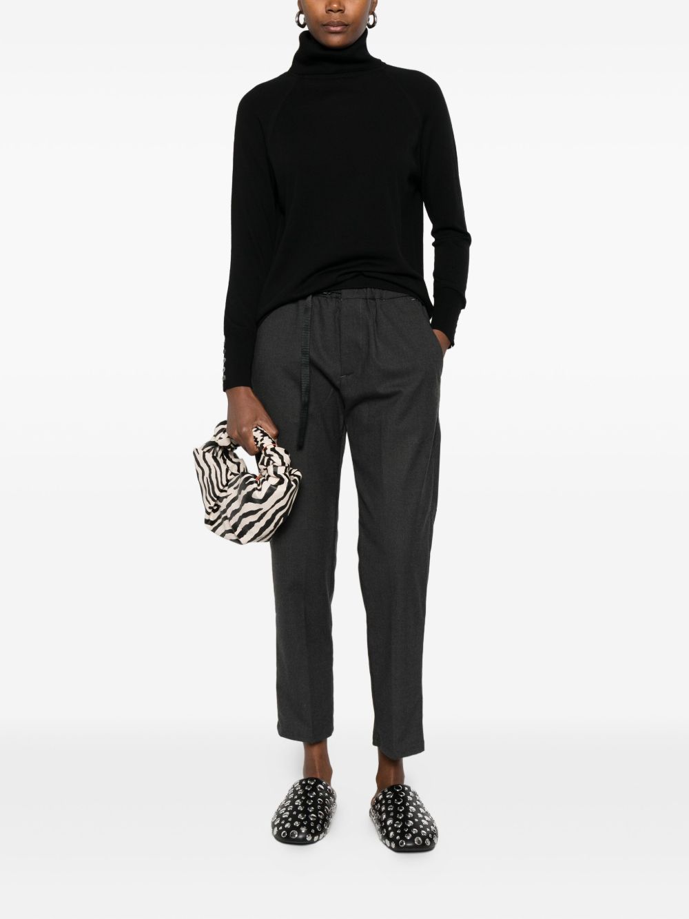 ALPHA STUDIO Maglia nera a collo alto in lana leggera