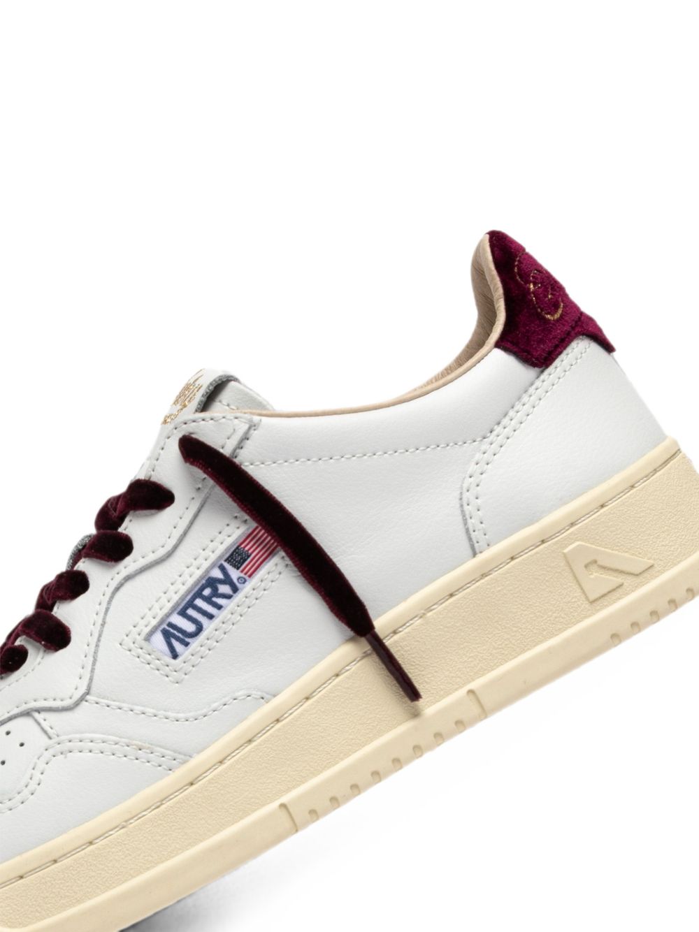 AUTRY Medalist sneaker in pelle bianca con dettagli in velluto