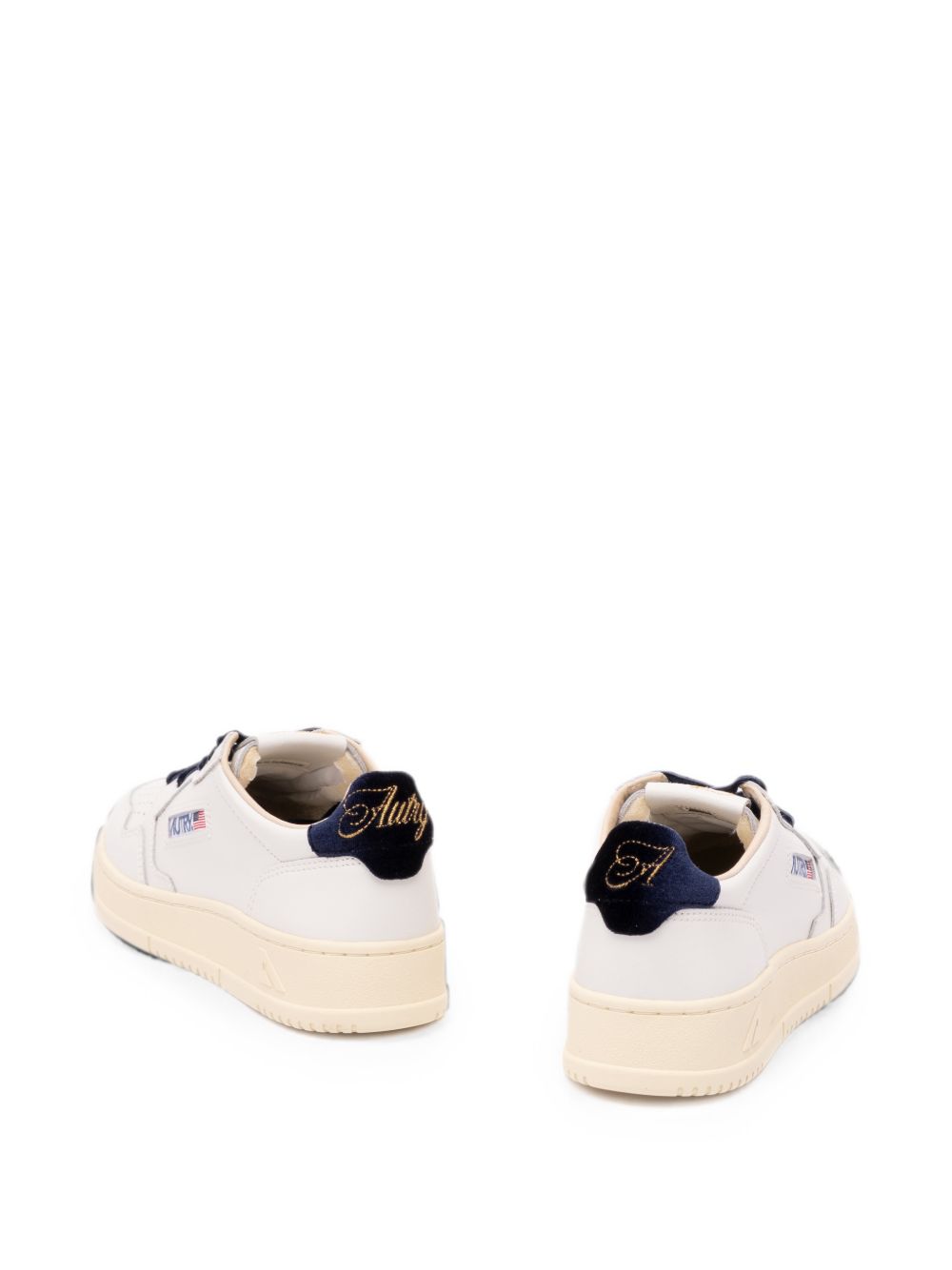 AUTRY Medalist sneaker bianca con talloncino blu e logo dorato