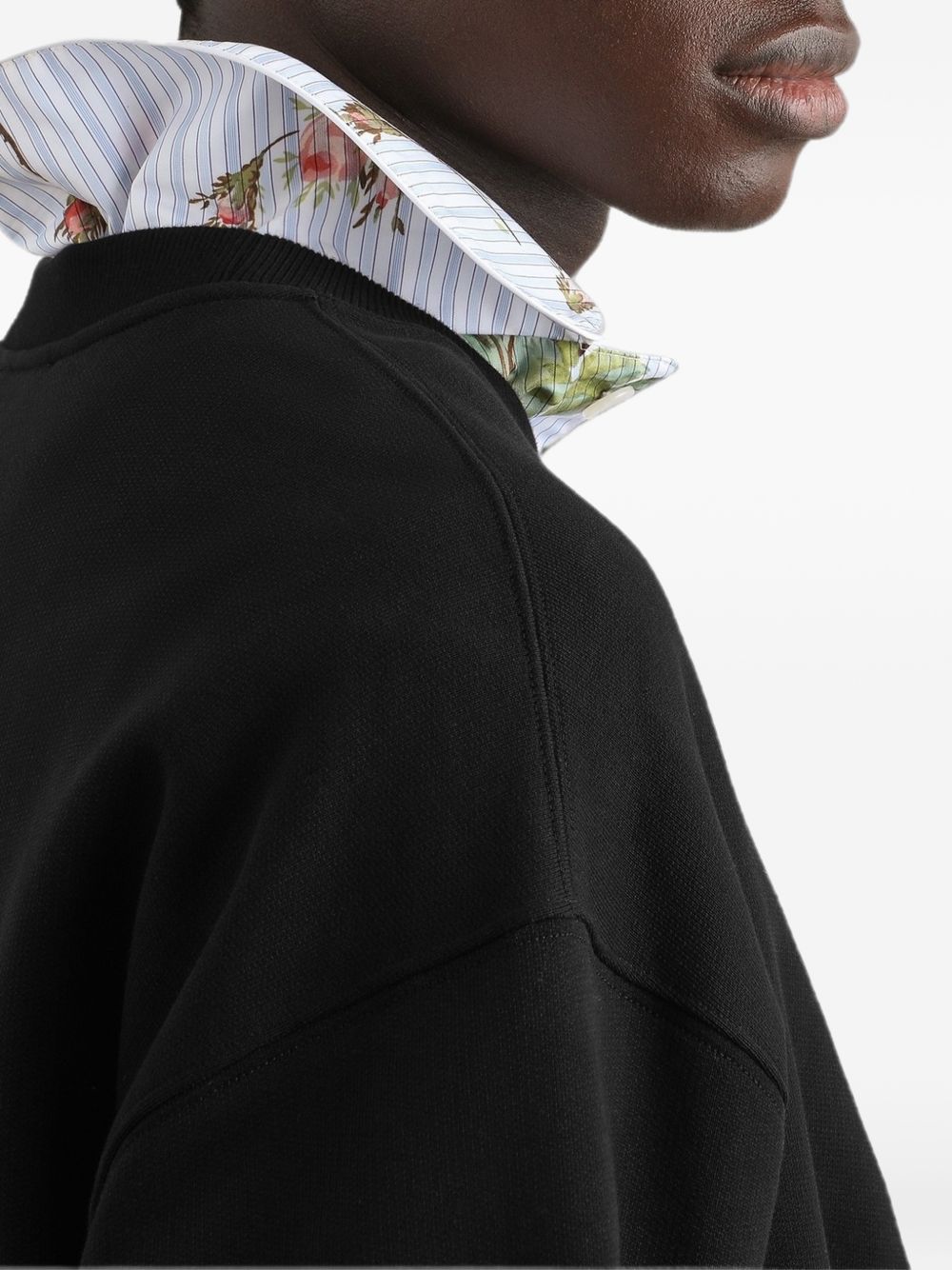 DOLCE e GABBANA Felpa girocollo in cotone nero con logo ricamato