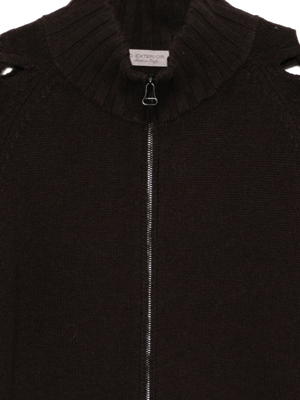 D EXTERIOR Maglia marrone con zip e dettagli cut-out intrecciati sulle maniche