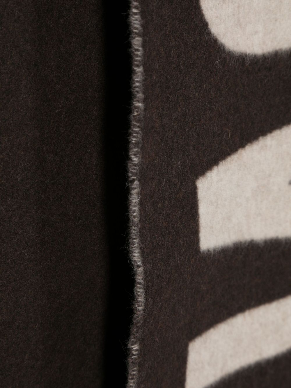 JACQUEMUS Sciarpa in lana con logo jacquard e frange