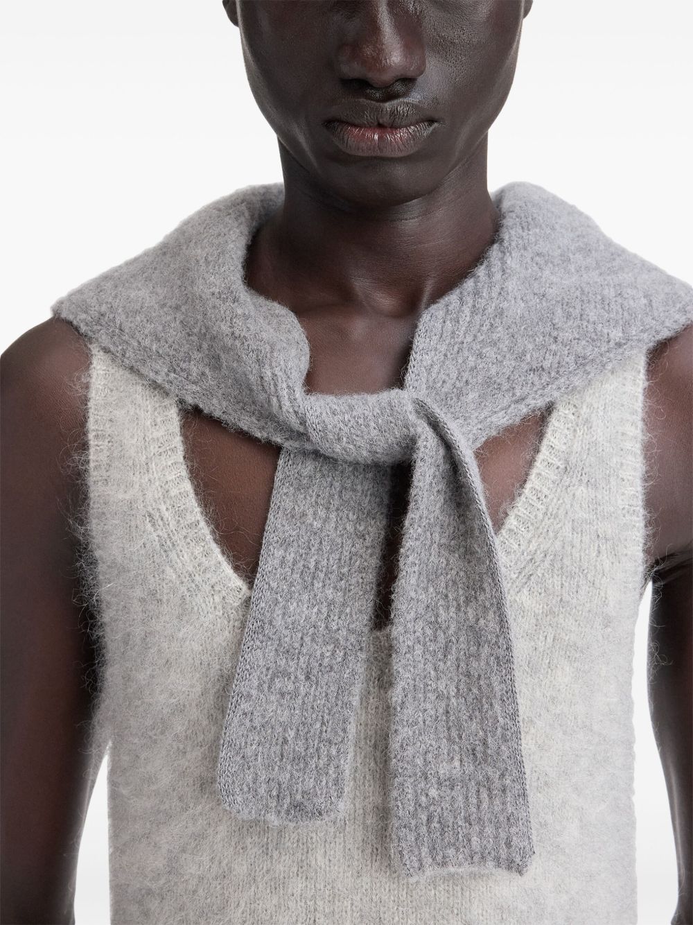 JACQUEMUS Foulard triangolare in misto alpaca grigio