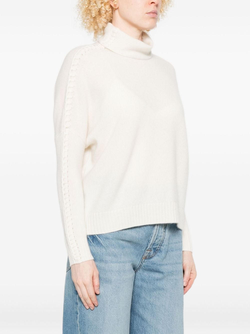 KUJTEN Maglia Thea in puro cashmere bianco con collo a camino