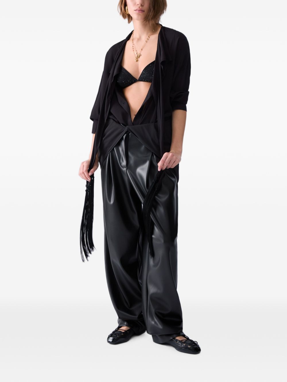 LIUJO Camicia nera con collo lavallière e frange