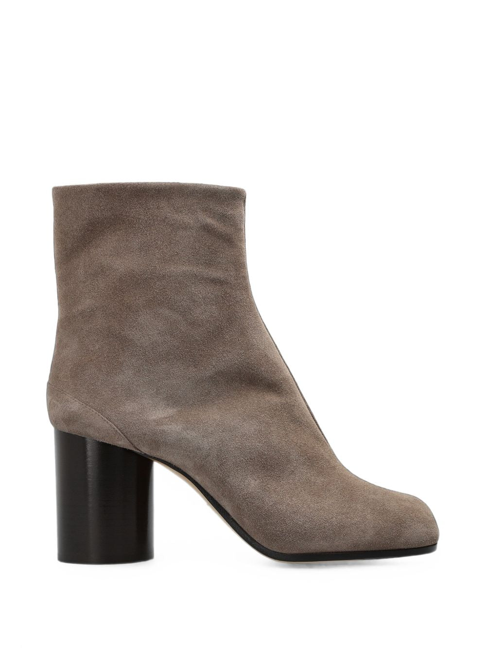 MAISON MARGIELA Stivaletti Tabi in suede color tortora con tacco