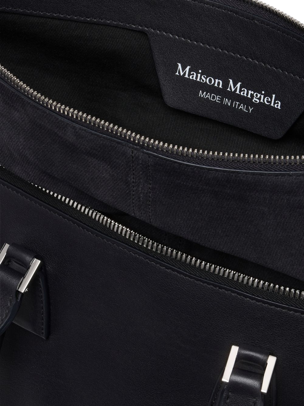 MAISON MARGIELA Borsa nera a tracolla cross body in pelle con charm chiave