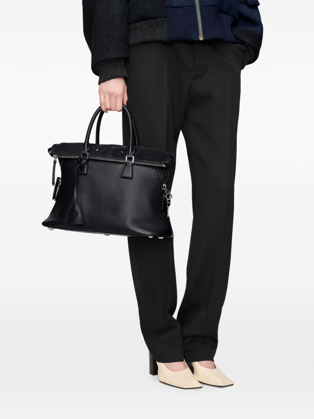MAISON MARGIELA Borsa nera a tracolla cross body in pelle con charm chiave