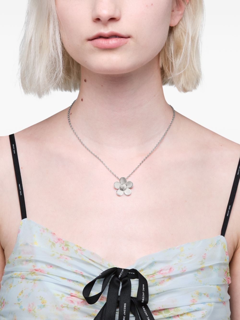 MARC JACOBS Collana in ottone argentato con ciondolo a fiore