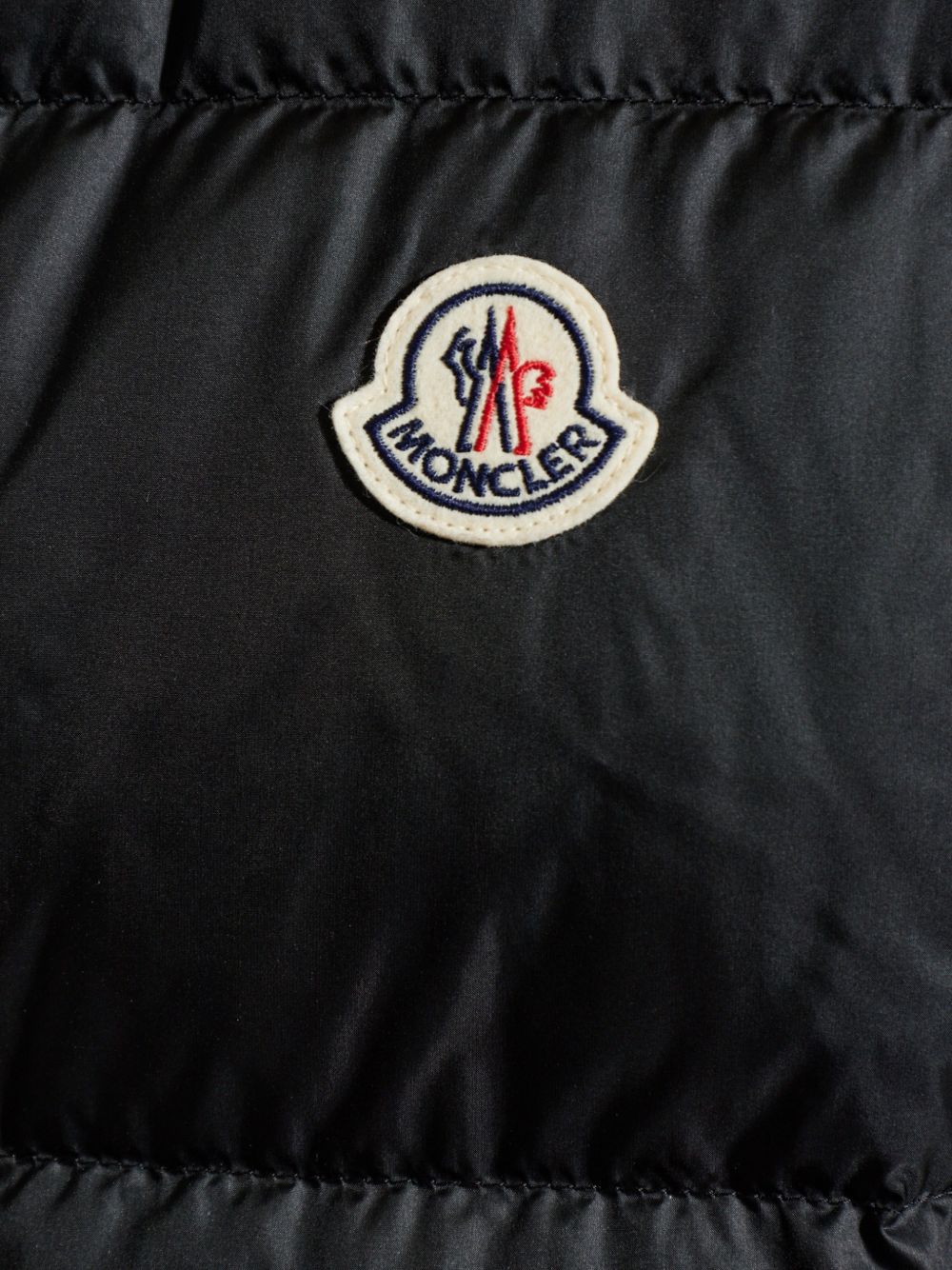 MONCLER Gilet imbottito Tuquerouye con cappuccio in longue saison riciclato
