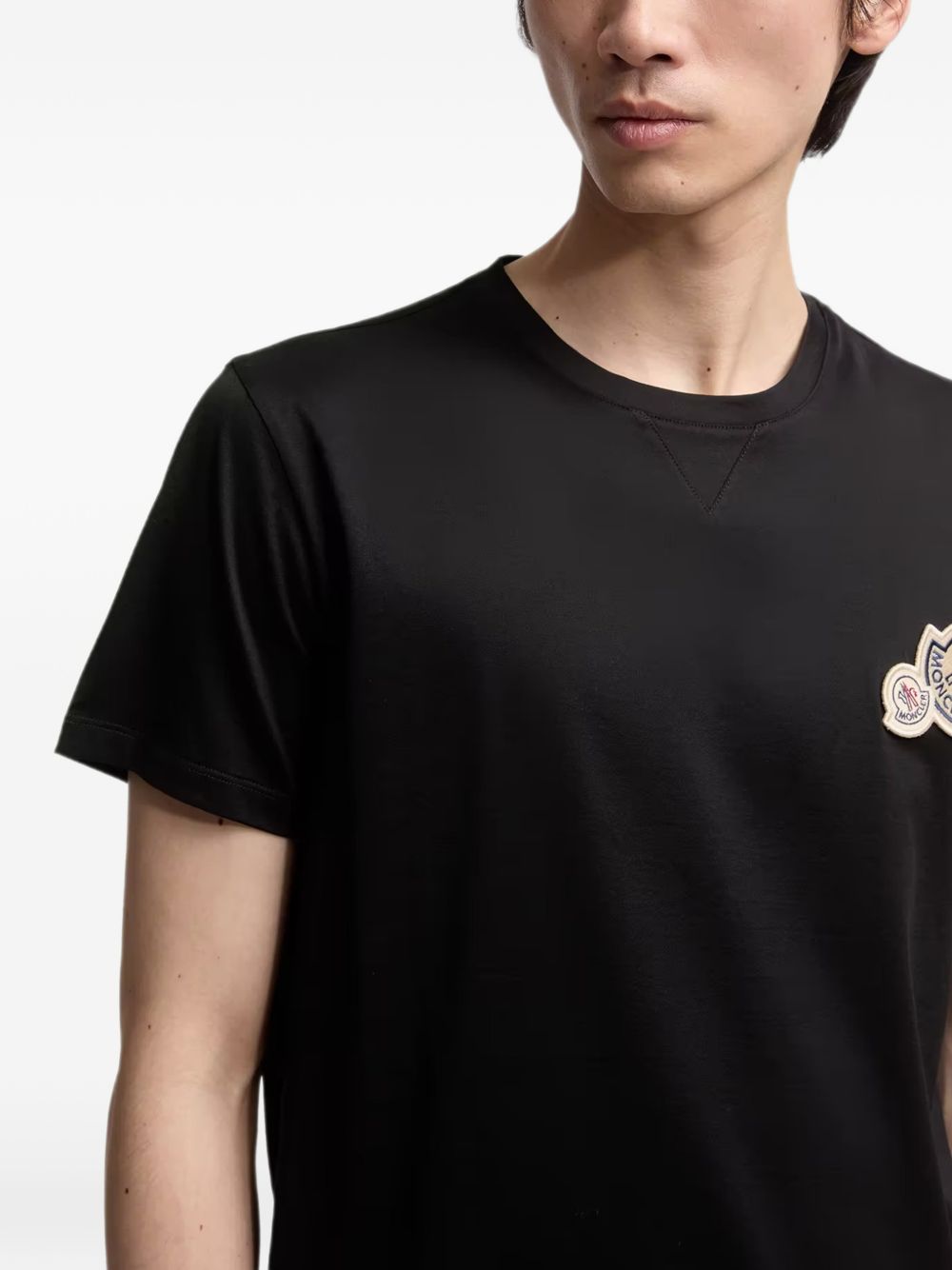 MONCLER T-shirt nera in cotone con logo ricamato