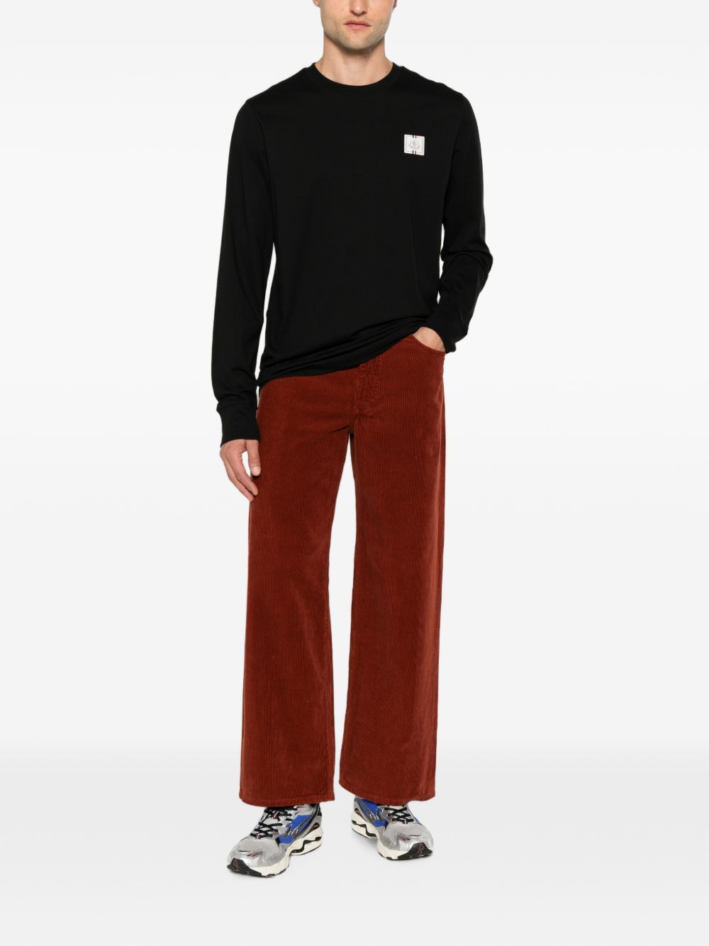 MONCLER Felpa nera in cotone con patch logo sul petto