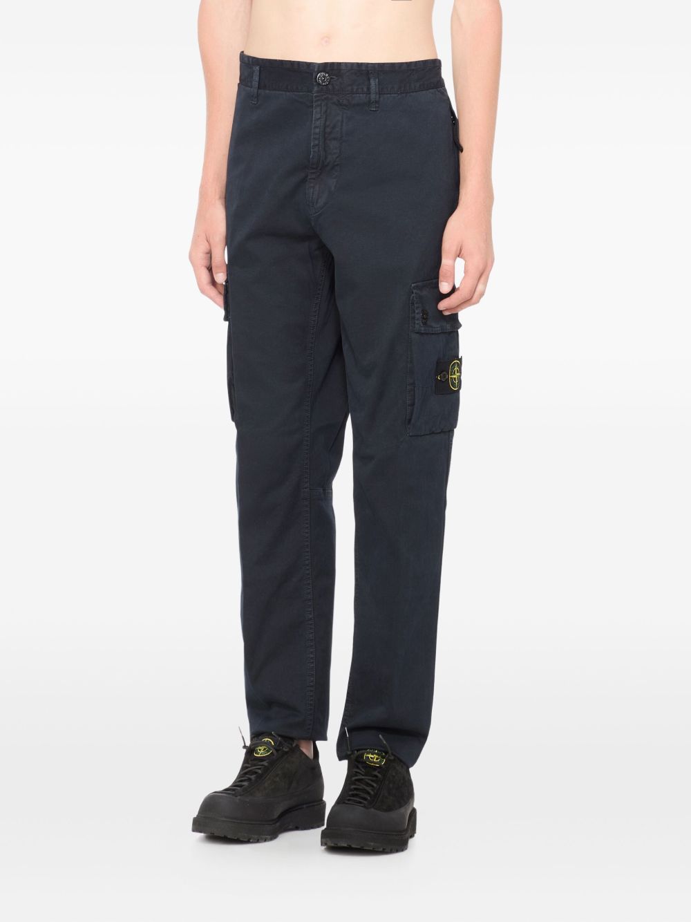 STONE ISLAND Pantaloni cargo blu con patch logo