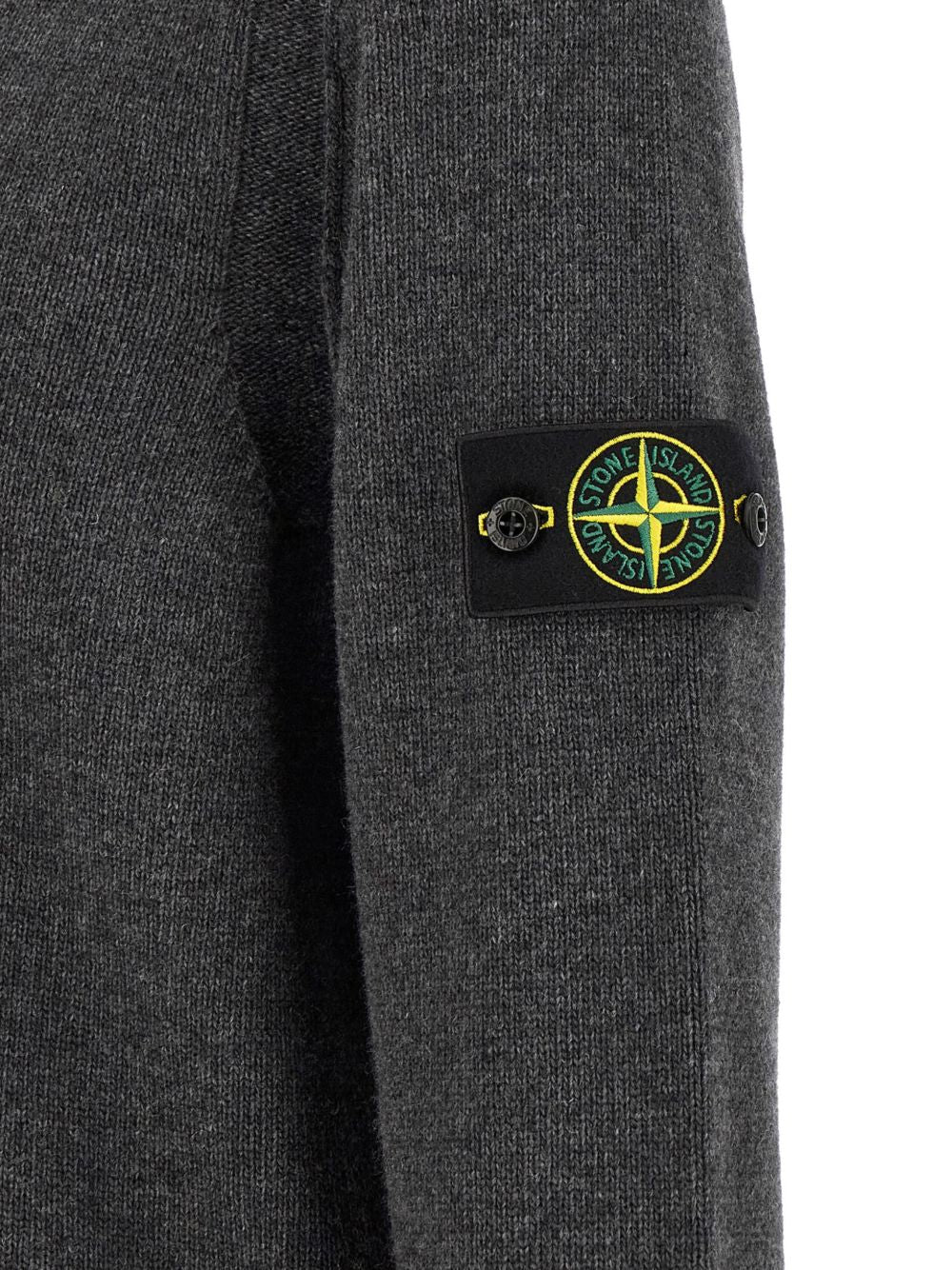STONE ISLAND Maglia grigia in lana con patch logo sul braccio