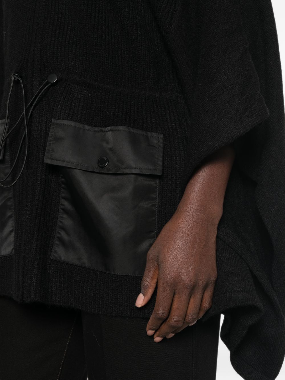 TWINSET Poncho nero con zip e cappuccio