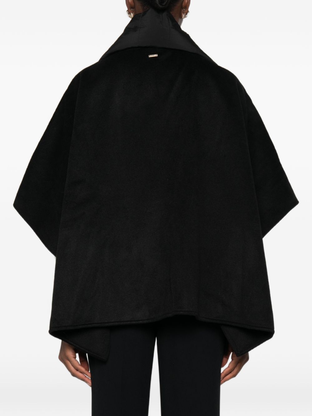 TWINSET Mantella nera con dettagli in ecopelliccia