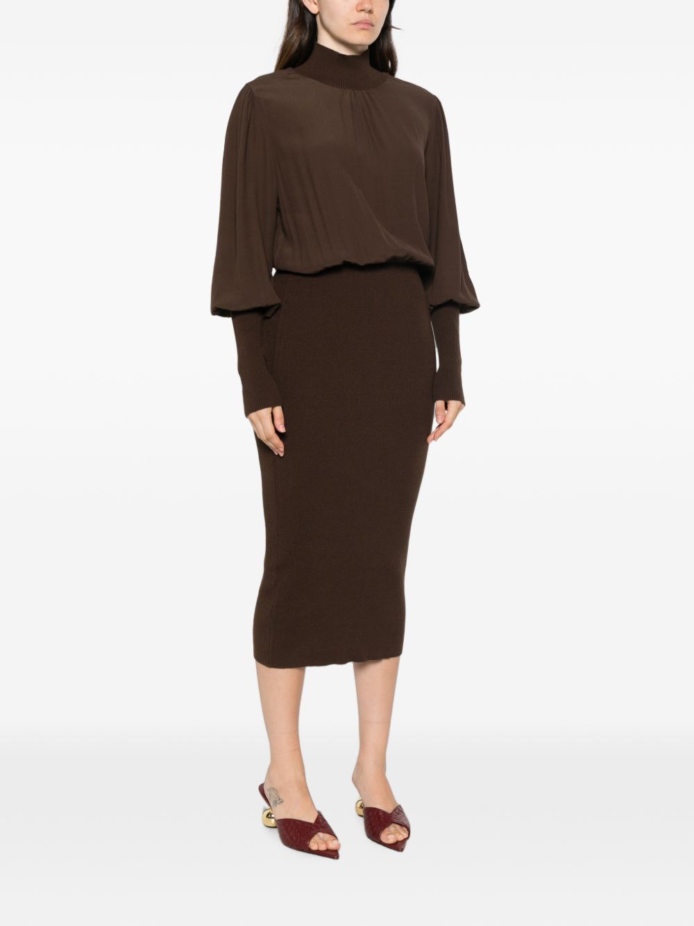 TWINSET Abito lungo in maglia marrone con maniche a sbuffo