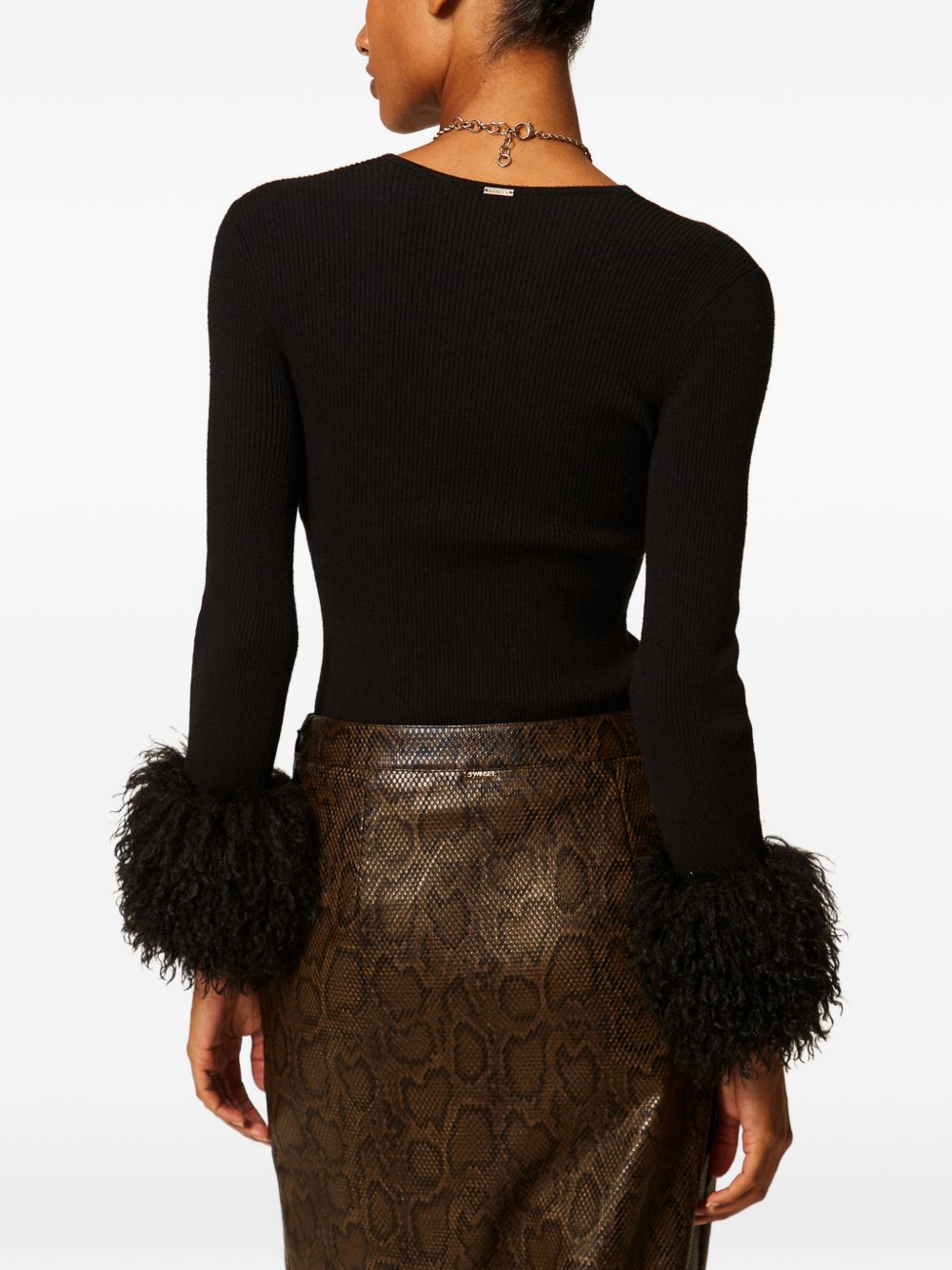 TWINSET Maglia nera con polsini in ecopelliccia