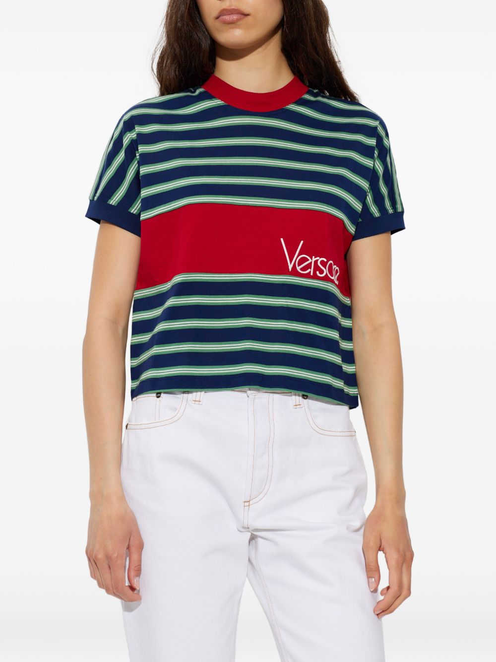 VERSACE T-shirt a righe in cotone con dettaglio rosso e logo ricamato