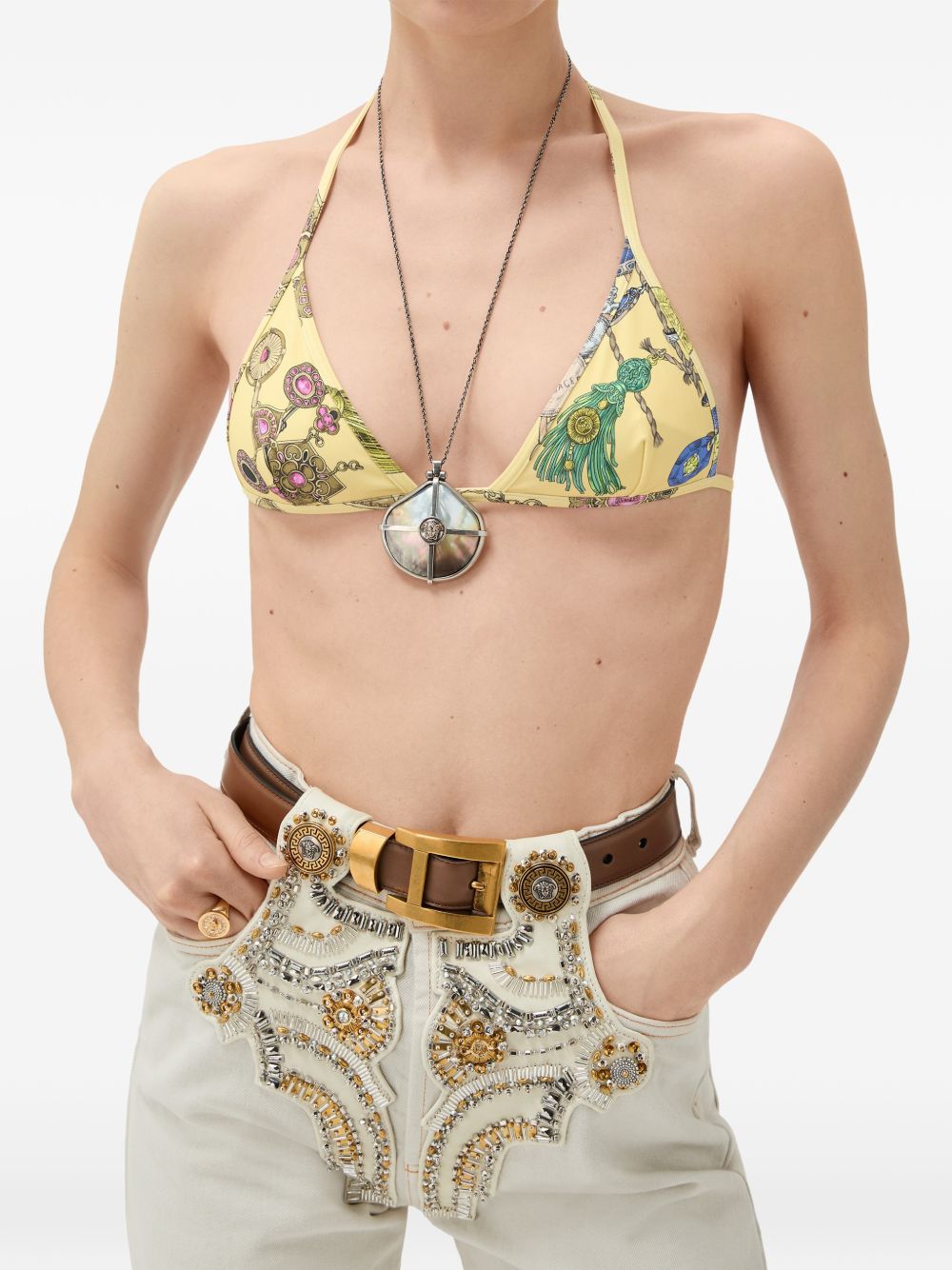 VERSACE Top bikini triangolo giallo con stampa gioielli multicolor