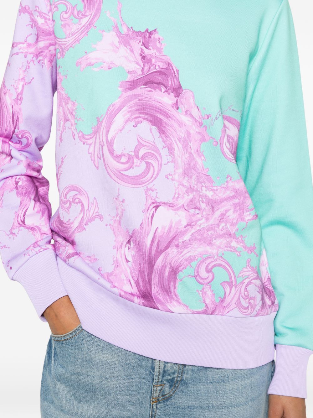 VERSACE JEANS COUTURE Felpa celeste con stampa grafica rosa