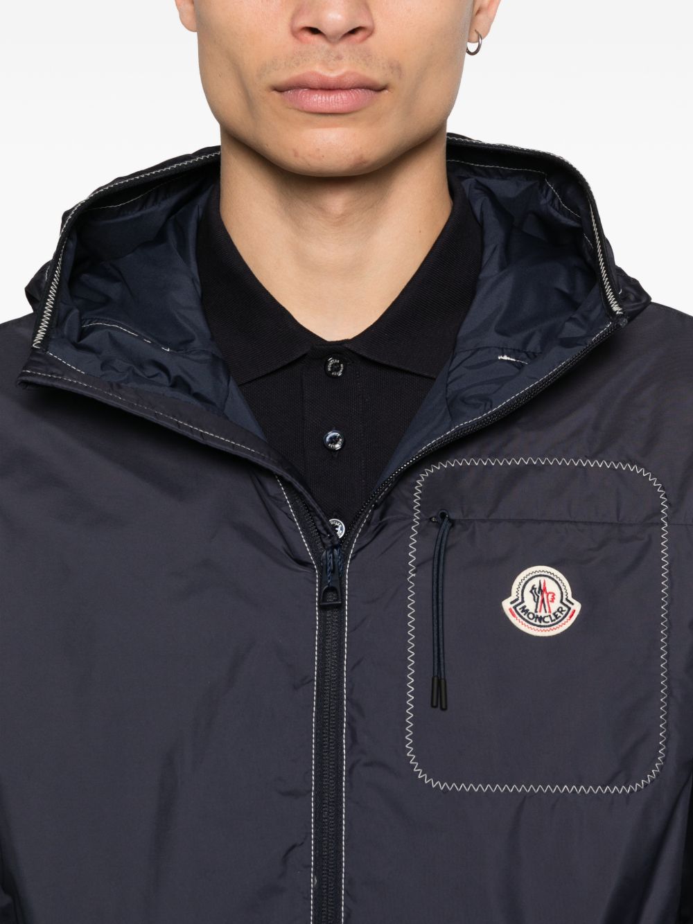 MONCLER Giacca a vento blu con cappuccio e zip