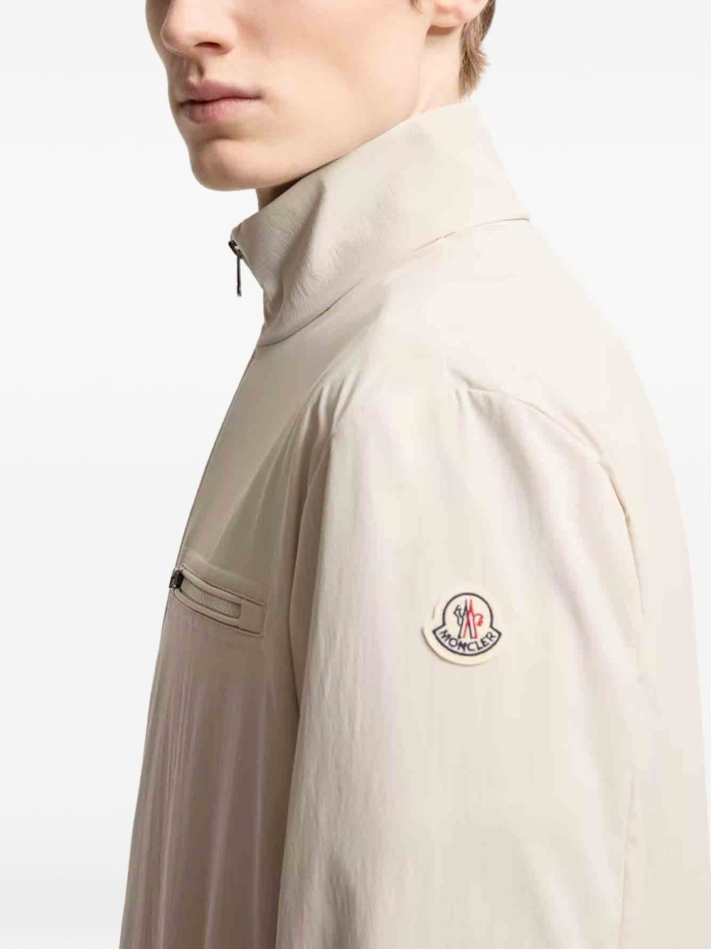 MONCLER Giacca beige con taschino esterno e chiusura a zip