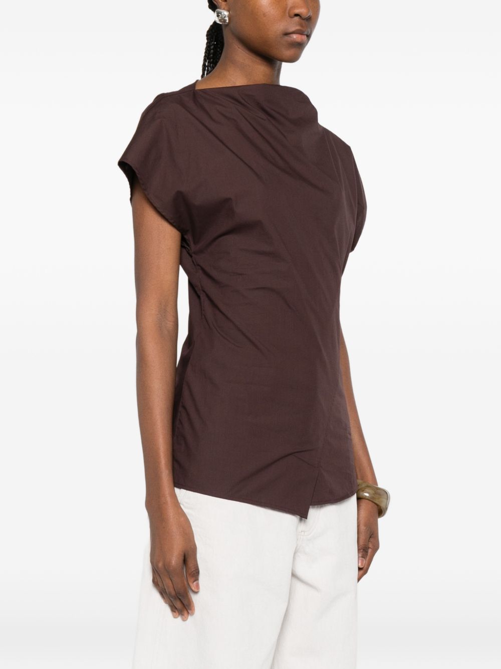 SOEUR T-shirt marrone con taglio asimmetrico