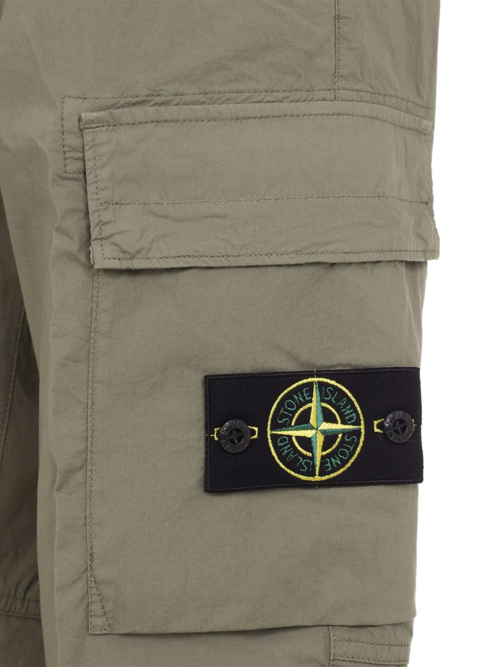 STONE ISLAND Pantaloni verdi con patch logo e tasche