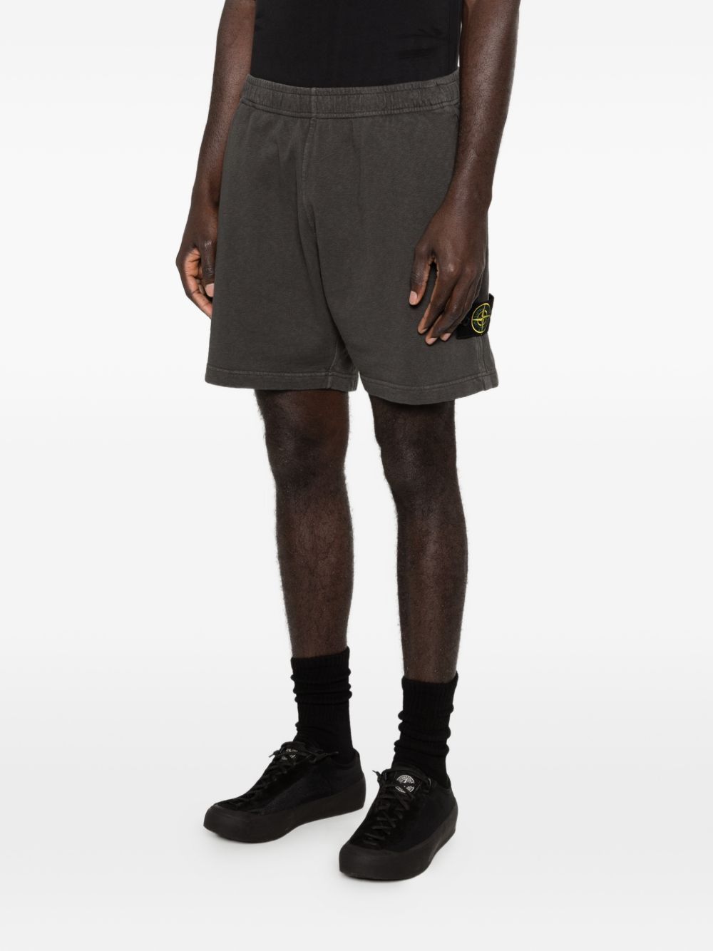 STONE ISLAND Shorts grigio scuro con logo