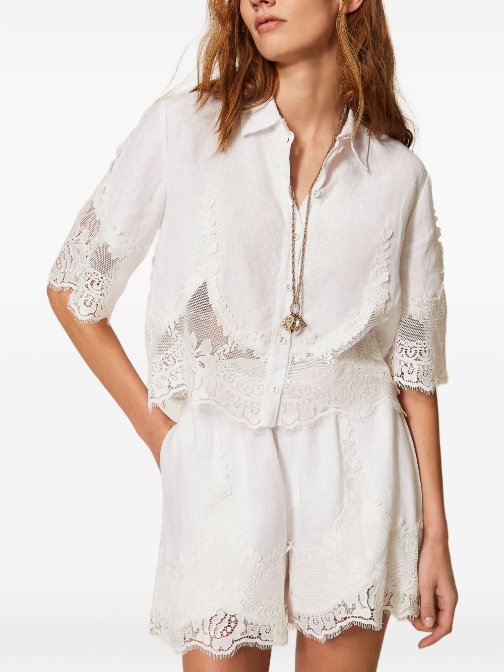 TWINSET Camicia crop in lino bianco con dettagli in pizzo