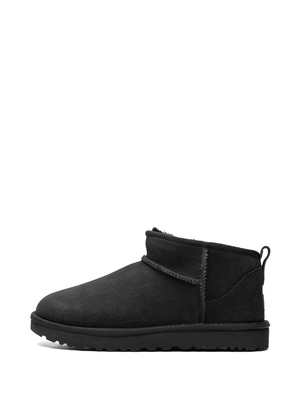 UGG Stivaletti 'Classic Ultra Mini' in pelle nera