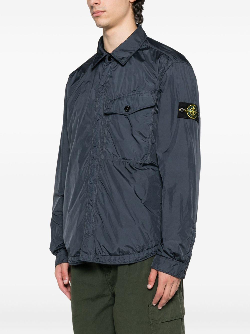 STONE ISLAND Giacca blu con zip tasca e patch logo