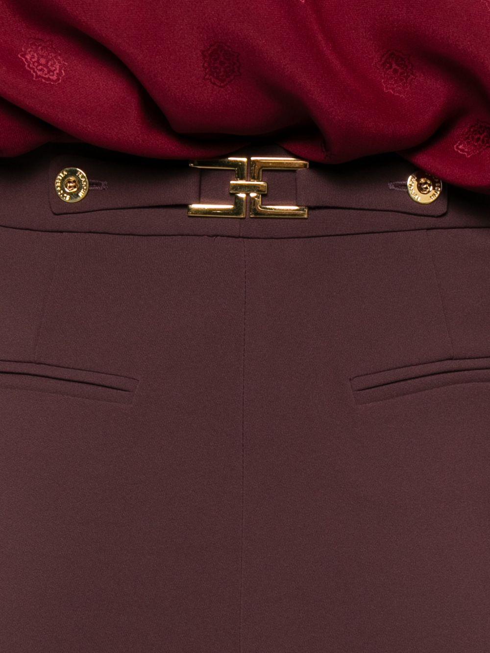 ELISABETTA FRANCHI Pantaloni casual bordeaux con bottoni dorati