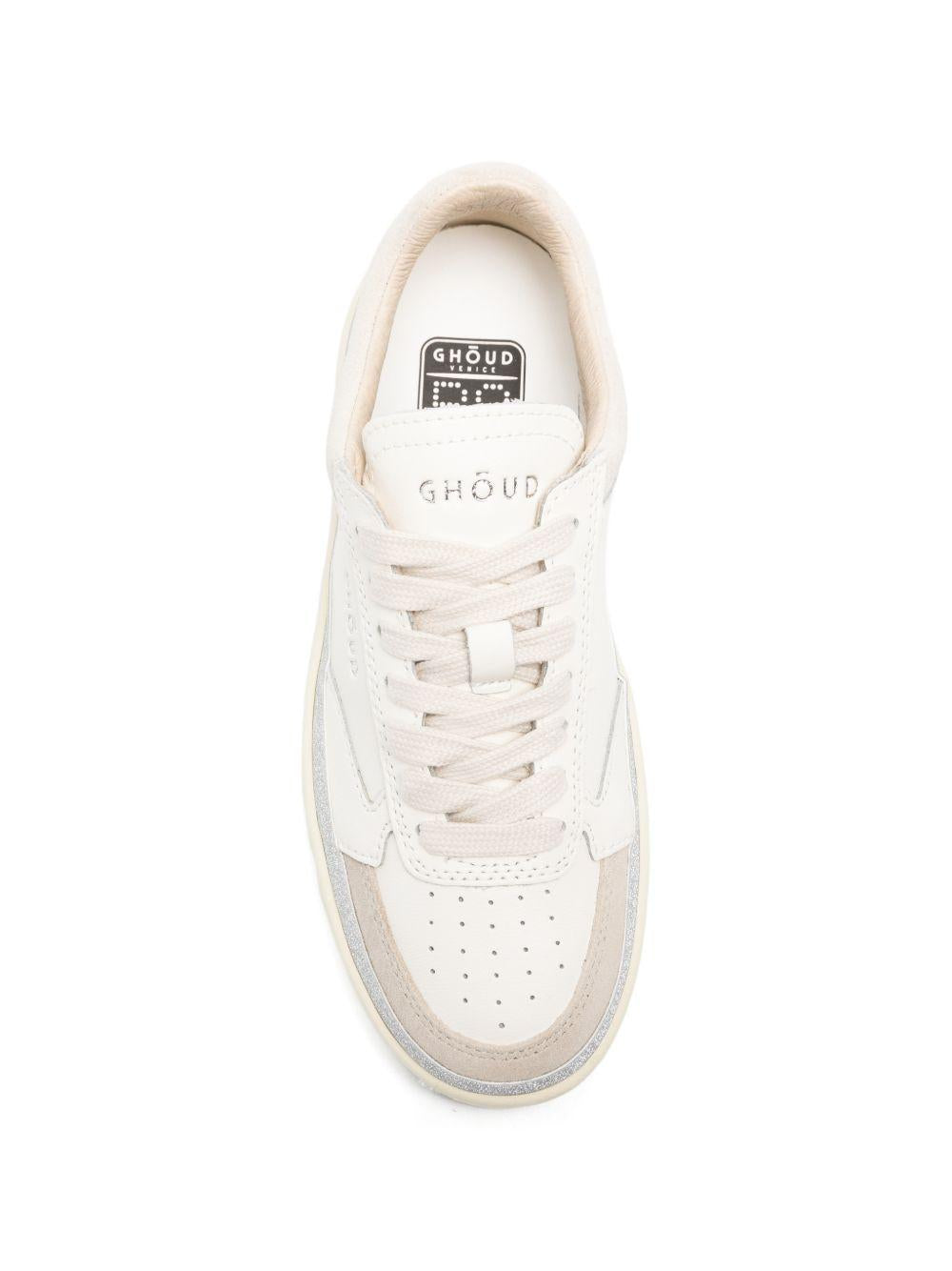 GHOUD Sneakers Pads in pelle bianca e grigia