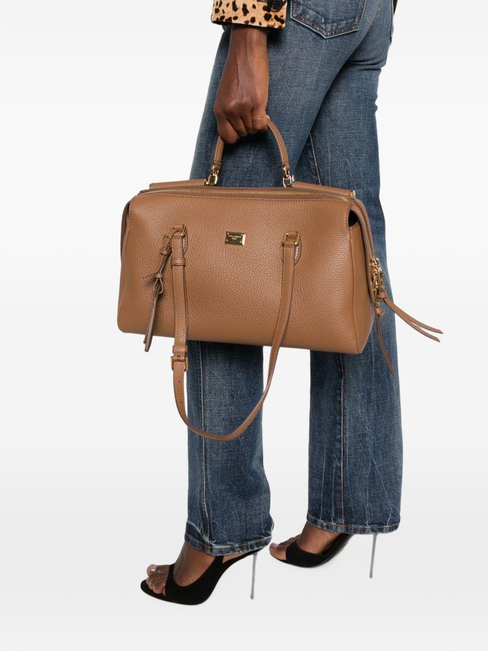 DOLCE e GABBANA Borsa Vittoria bowling in pelle martellata con logo dorato