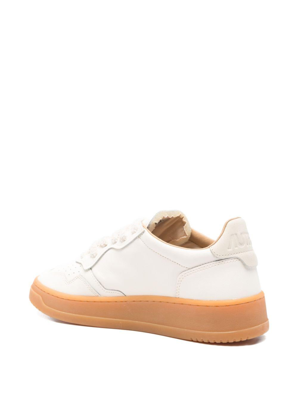 AUTRY Sneakers Medalist bianche con suola marrone
