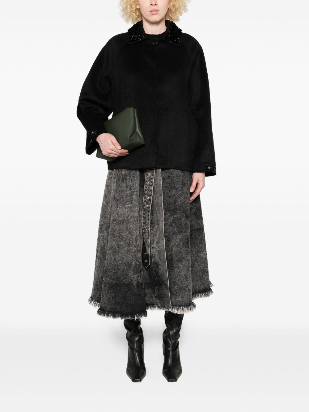 LIUJO Cappotto corto nero con colletto decorato