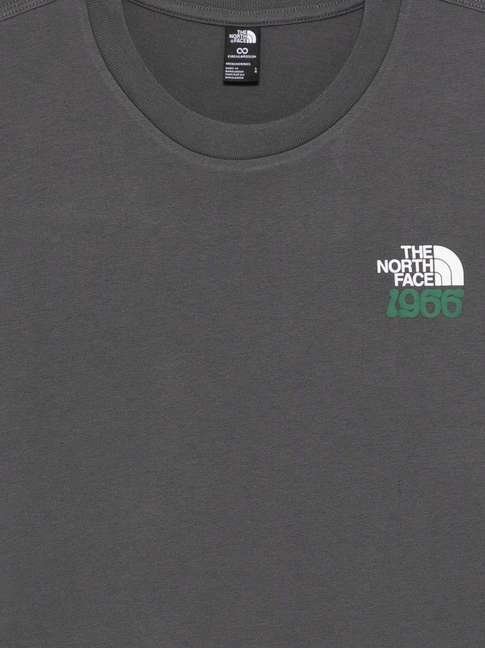 THE NORTH FACE T-shirt con logo sul petto e grafica sul retro