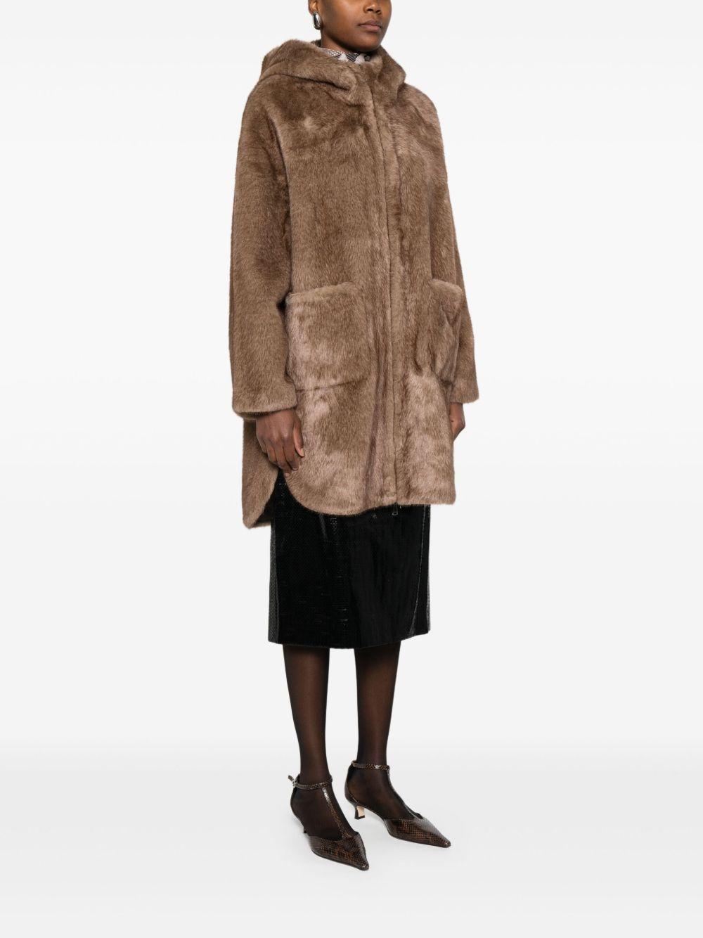 BETTA CORRADI Cappotto in ecopelliccia con cappuccio