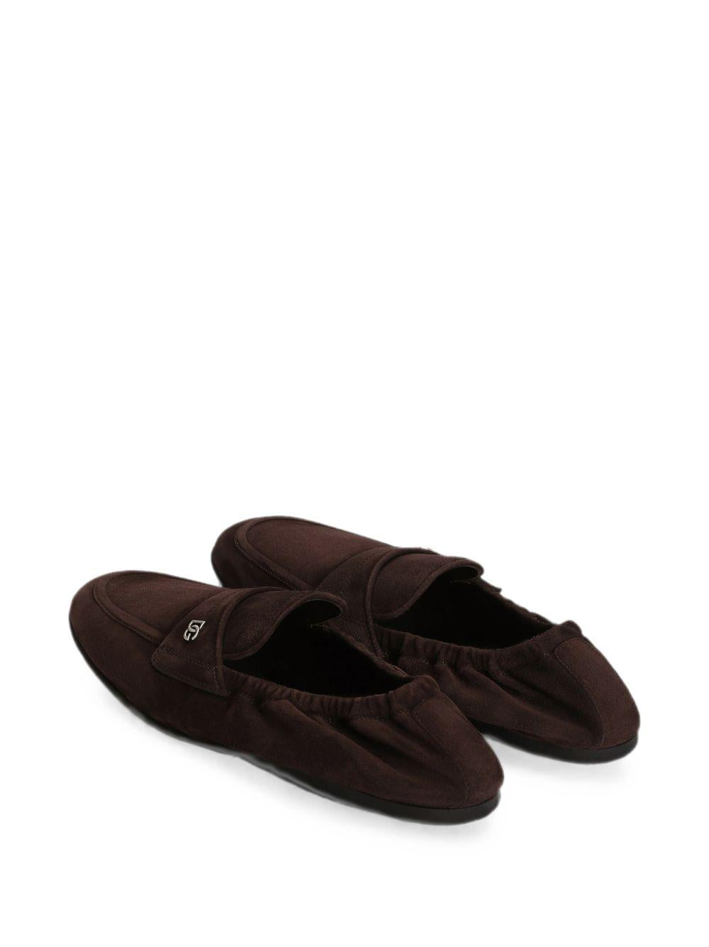 DOLCE e GABBANA Pantofola slip-on in suede marrone con morsetto logo