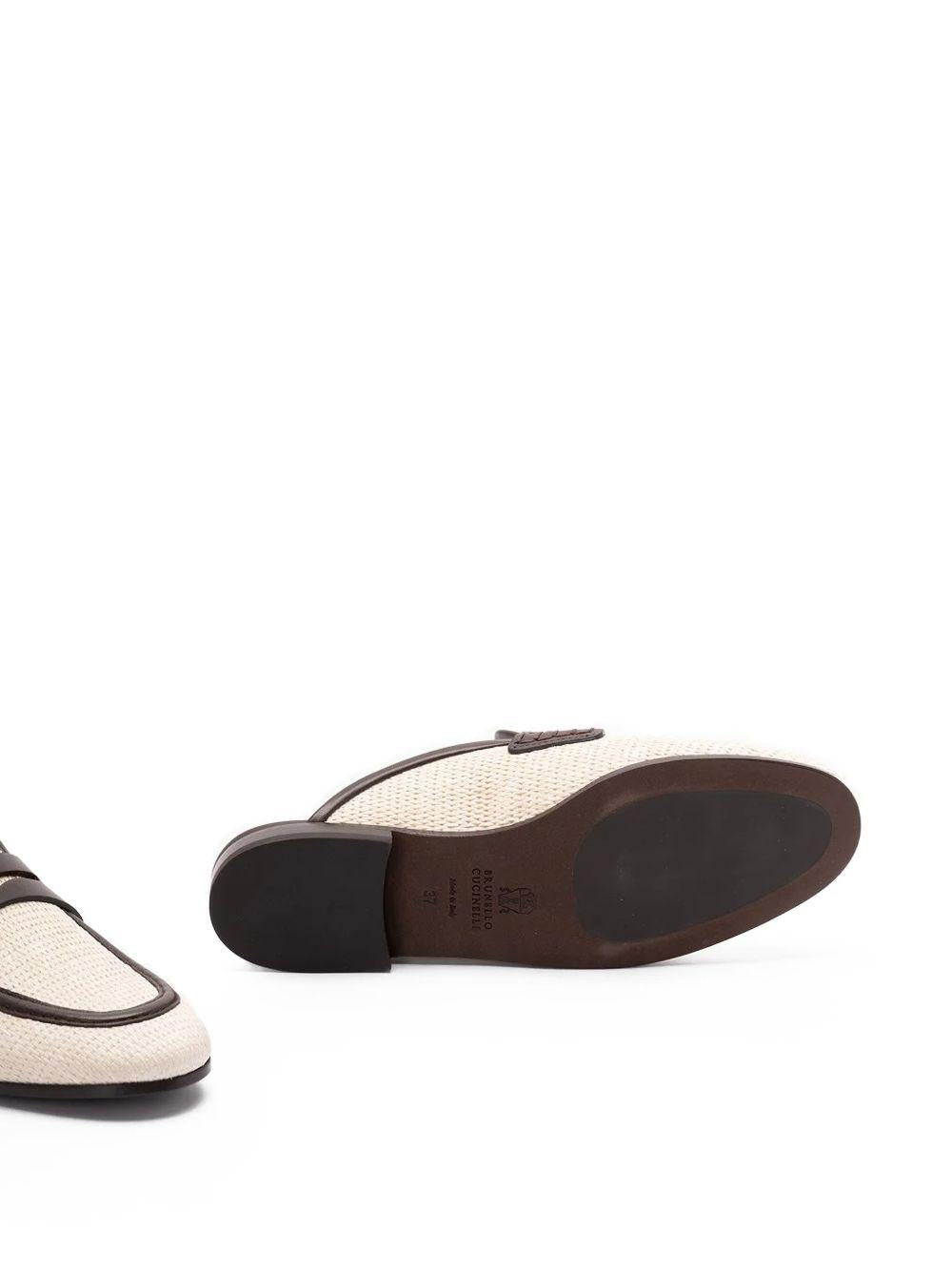 BRUNELLO CUCINELLI Mules in rafia beige con inserti in pelle marrone
