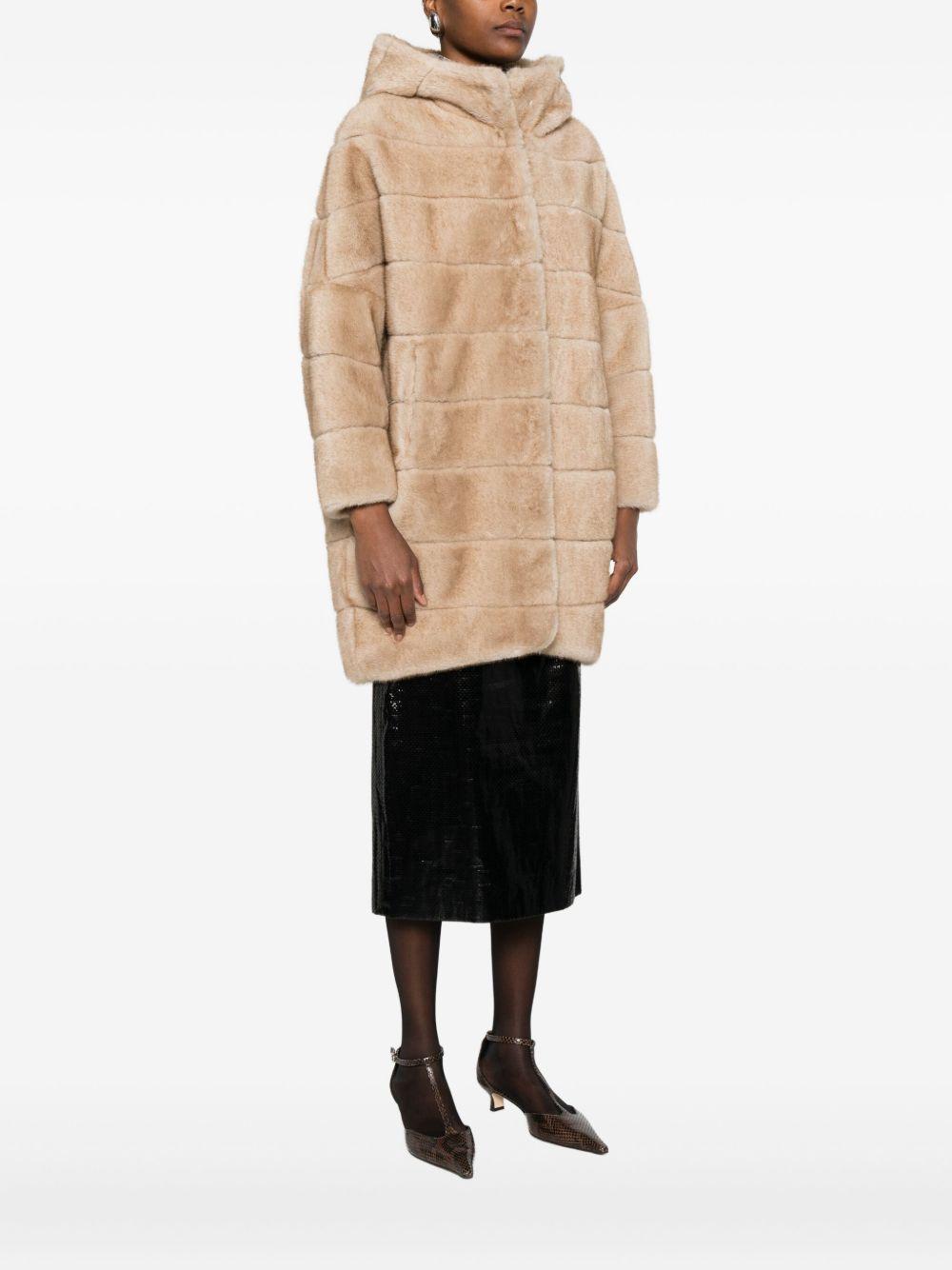 BETTA CORRADI Cappotto in ecopelliccia con cappuccio