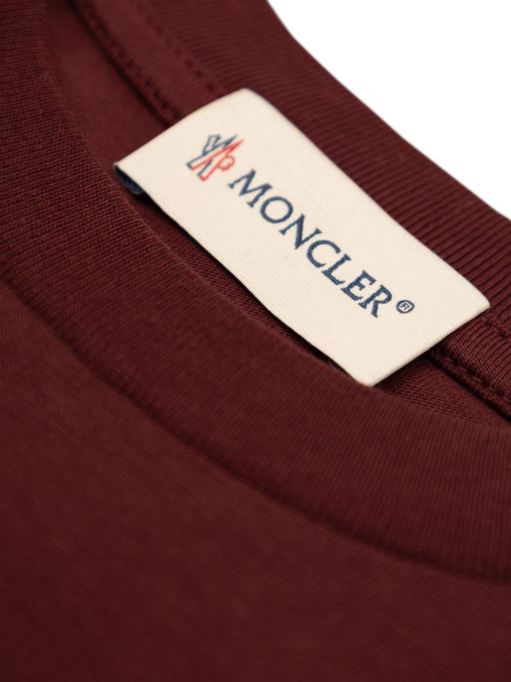 MONCLER T-shirt in cotone bordeaux con logo stampato