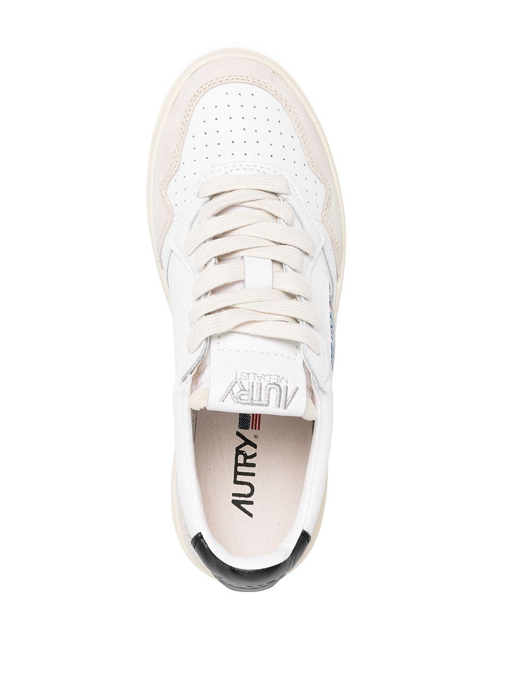 AUTRY Sneakers 'Medalist Low' in pelle bianca con tallone nero