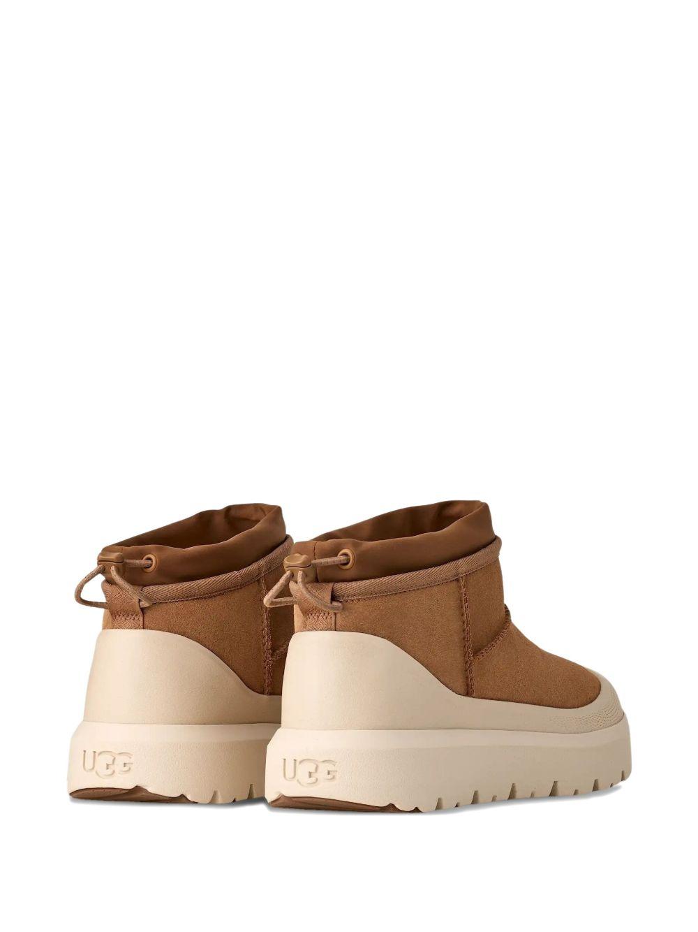 UGG Gli stivali bassi 'Chestnut/ Whitecap 7'
