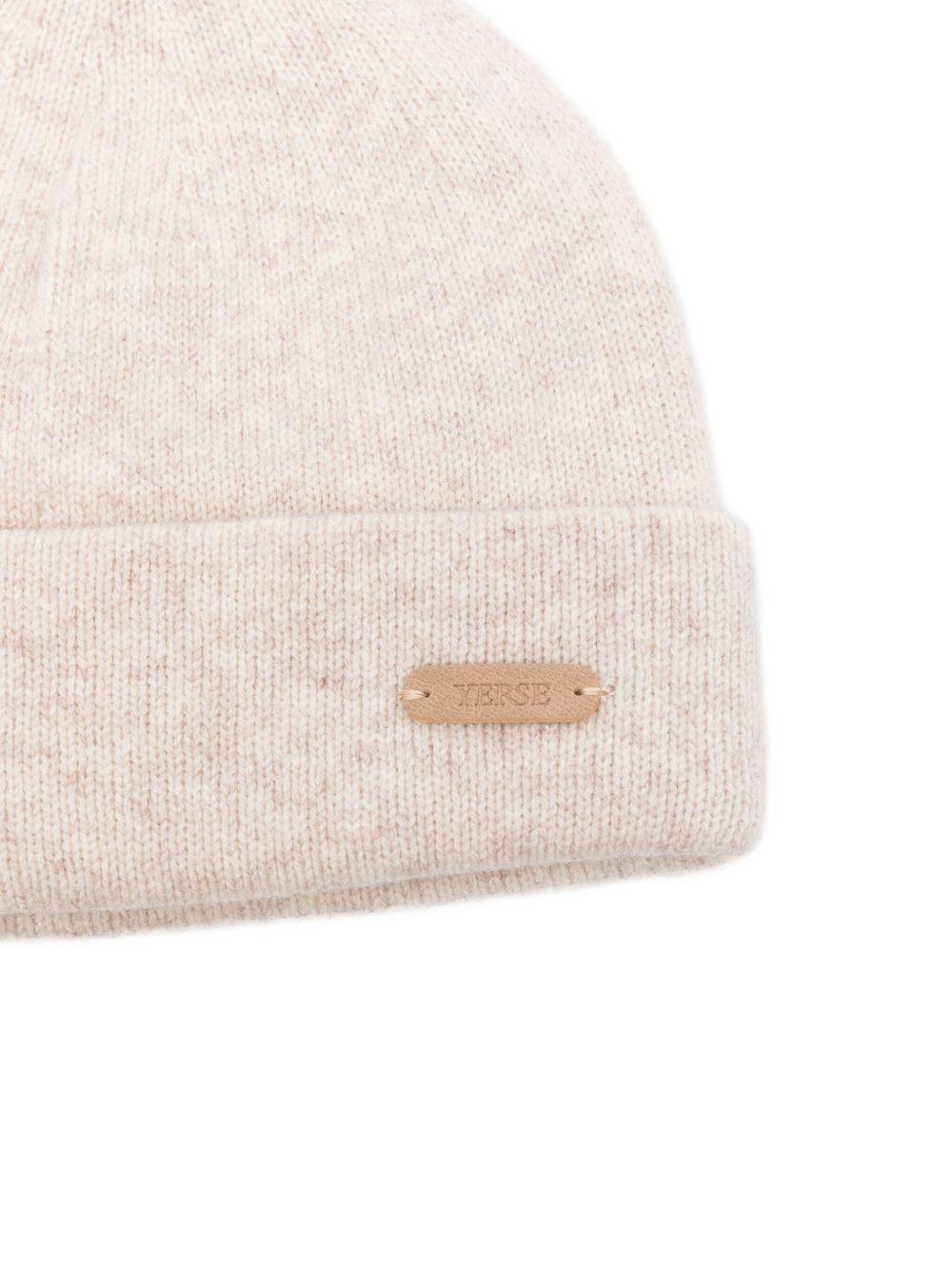 YERSE Cappello Cleo in lana écru con logo
