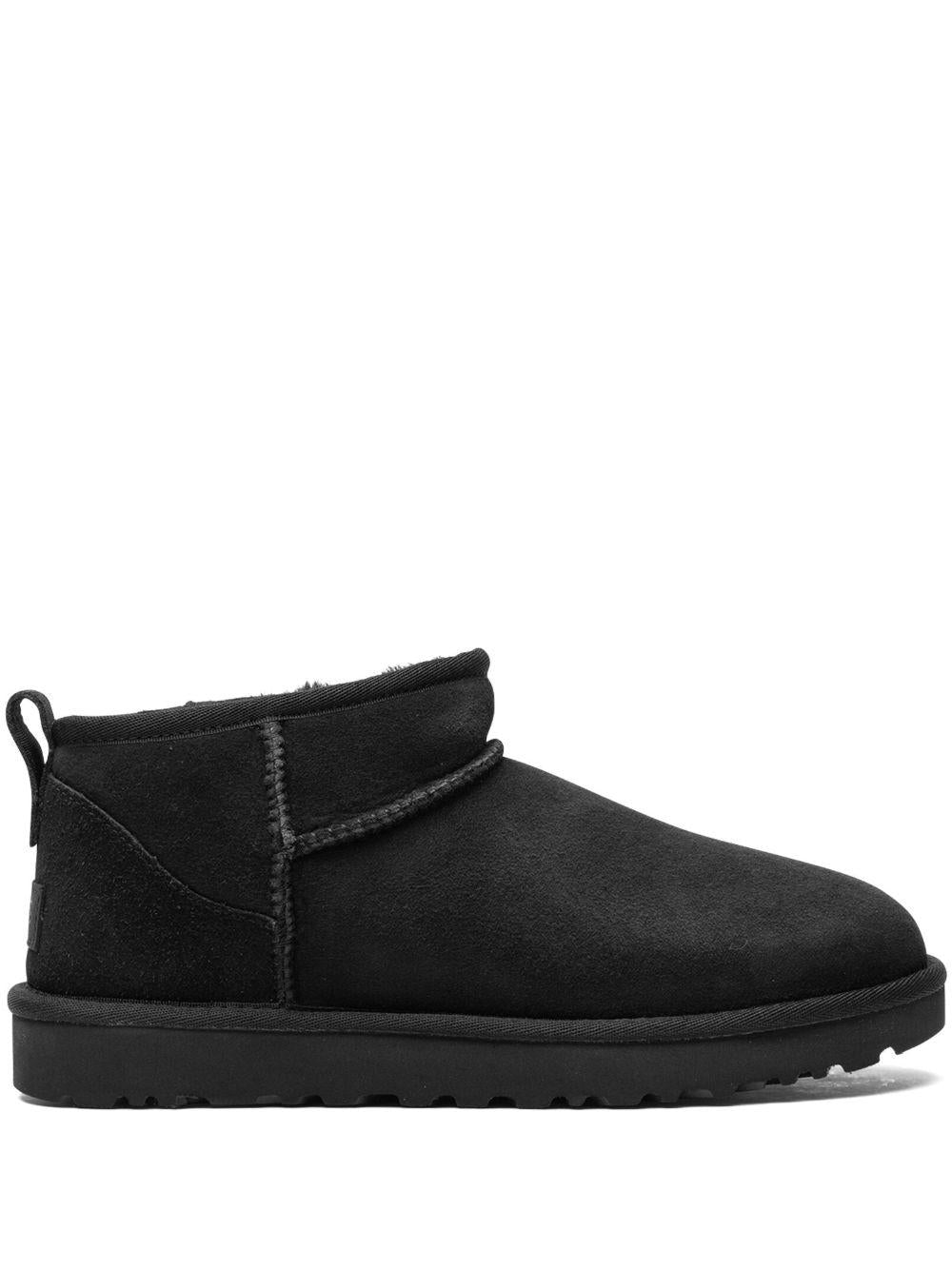 UGG Stivaletti 'Classic Ultra Mini' in pelle nera